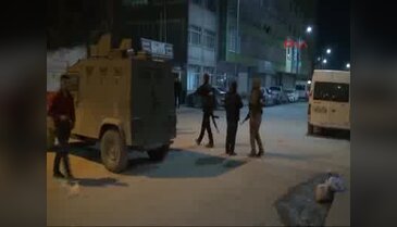 Hakkari'de iki iş yerine ses bombası atıldı