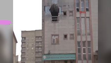 Yüksekova'da  emniyet müdürlüğü binası ile öğretmenevine havan ve roketatarlı saldırı