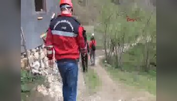 Keçiler kurtarma ekipleri gelince aşağı indiler