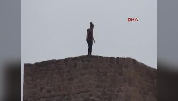 'Annemden özür diliyorum' dedikten sonra kaleden atladı