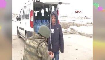Operasyonların sürdüğü Yüksekova'da güvenlik güçlerinin vatandaşlara yardımı da devam ediyor
