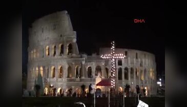 Papa Francesco Haç Yolu Ayini'ni yönetti