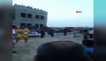 Bağdat'ta stadyuma saldırı anı kamerada...