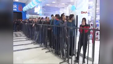 Teknoloji market açılışında indirim izdihamı