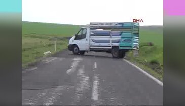 Şanlıurfa Siverek'te askeri aracın geçişi sırasında patlama 3 asker yaralı