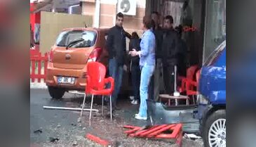 Sevgilisini ezmek isterken kuaföre girdi
