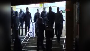 Polis karakoluna molotof atan 2 kişi tutuklandı