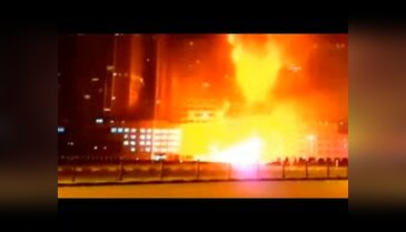Emirlikler'deki büyük gökdelen yangını kamerada