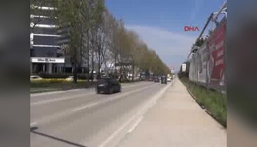 Bursa'da tramvay projesi kapsamında 200 akasya ağacı kesildi