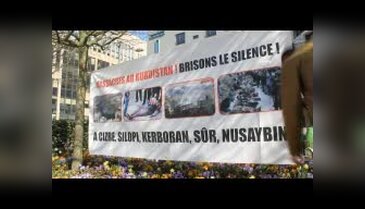 Tartışmalı PKK çadırı Brüksel'de tekrar kuruldu