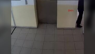 Öğretmene silah kabzasıyla saldırı güvenlik kamerasında