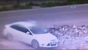 Bombalı araç patlama bölgesine böyle bırakılmış