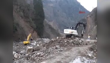 300 Bin kişinin içme suyu kaynağı olan dereye iş makineleri girdi