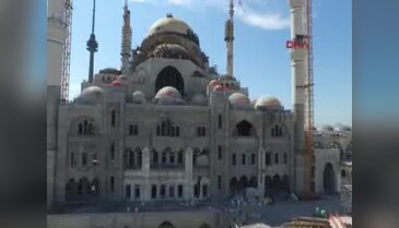 Çamlıca Camisi'nde dev kubbenin üzeri kapandı