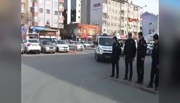 Oğlunun şehit olduğunu öğrenen anne bayıldı