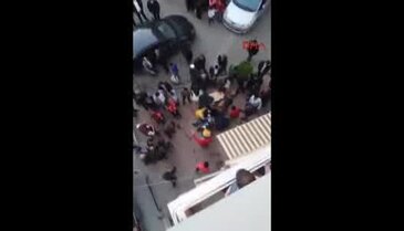 Gençleri uyarınca bıçaklandı