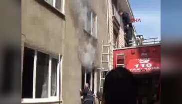 Bursa'da alevler arasında kalan kadın son anda kurtarıldı!