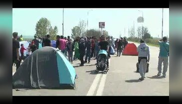 Yunanistan'da sığınmacılar otoyolda eylem yapıyor
