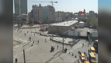 İstanbul Taksim Meydanı'nda hareketli dakikalar