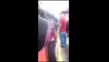 Soyguncuyu dövüp ateşe verdiler