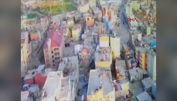 Tuzaklanan patlayıcıların imhası ve binanın çökme anı kamerada