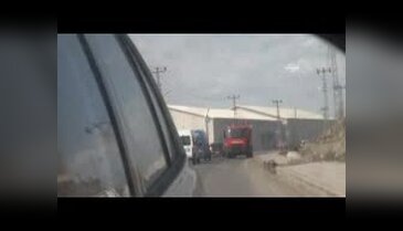 Kışlada yangın paniği: Askerler parkalarıyla müdahale etti
