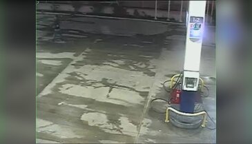 Bursa'da akılalmaz gasp! Elini kolunu sallayarak girip, bıçağı boğazına dayadı!