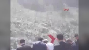 Karayolu yamacına çelik ağ ören dağcıların halatı koptu: 1 ölü 4 yaralı