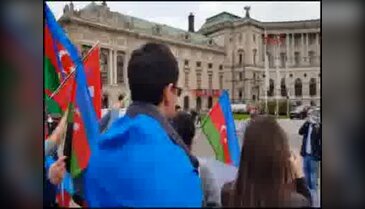 Azeriler AGİT'i protesto ettiler