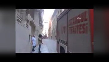 Beyoğlu'ndaki yangında madde bağımlısı şahıs korkuttu