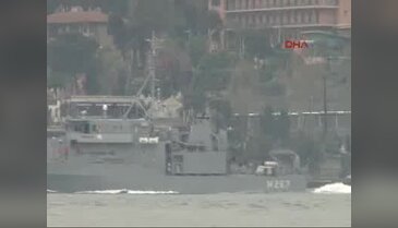 Rus savaş gemisi İstanbul Boğazı'ndan geçti
