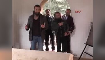 Diriliş Ertuğrul dizisinin oyuncuları Bursa'da Turgut Alp'in kabrini ziyaret etti