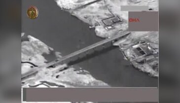 ABD uçakları Musul'da IŞİD'in kullandığı köprüyü bombaladı