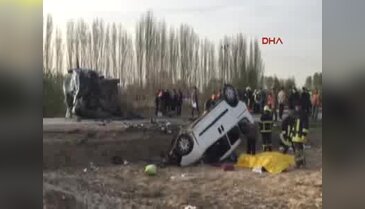 Cenaze aracı ile hafif ticari araç çarpıştı: 4 ölü, 2 yaralı