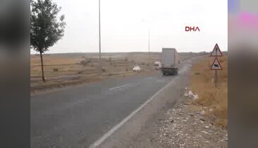 PKK'lılar Şırnak-Mardin karayolunda 3 TIR'ı yaktı