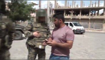 Mehmetçik evlerini tahliye edenlerin yardımına koşuyor