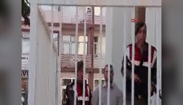 Duruşmada kendisine beddua etti