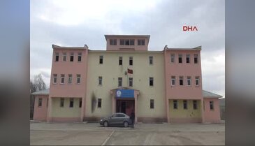 PKK'lılar Van'da okul yaktı