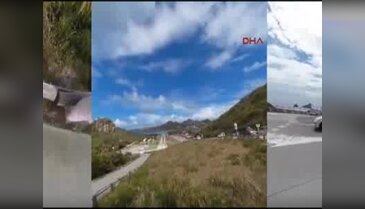 Uçak havaalanına inerken fotoğraf çeken turistin eline çarptı