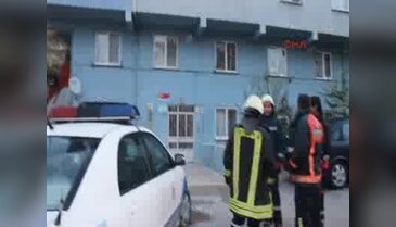 Minibüs apartman bahçesine uçtu