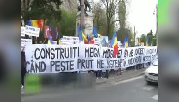 Bükreş'te Cumhurbaşkanı Erdoğan'ın desteklediği cami projesine protesto