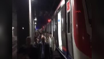 Marmaray'da arıza nedeniyle seferler durdu -2