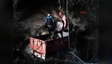 Dereye uçan traktördeki yaşlı çift hayatını kaybetti