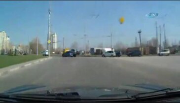 Çekici otomobili yola düşürdü