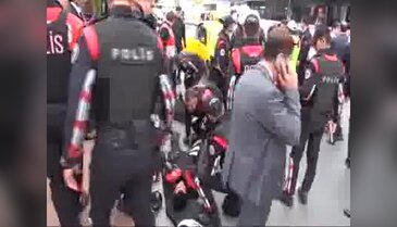 İstanbul'da Yunus ekibi kaza yaptı, 2 polis yaralı