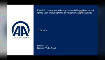 Sığınmacılar yük treninin geçişine engel oldu