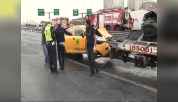 İstanbul'da zincirleme kaza nedeniyle trafik kilitlendi -2