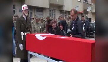 Erzincan'da ölü bulunan astsubay, Elazığ'da toprağa verildi