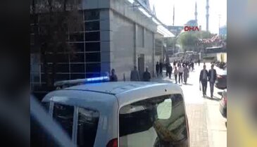 Belediye binasında ateş açıldı