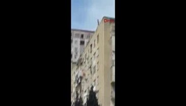 Bakü'de intihar anı kamerada